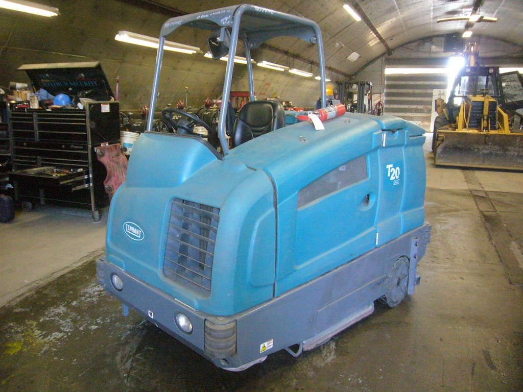 2008 Tennant T20 Sweeper Scrubber