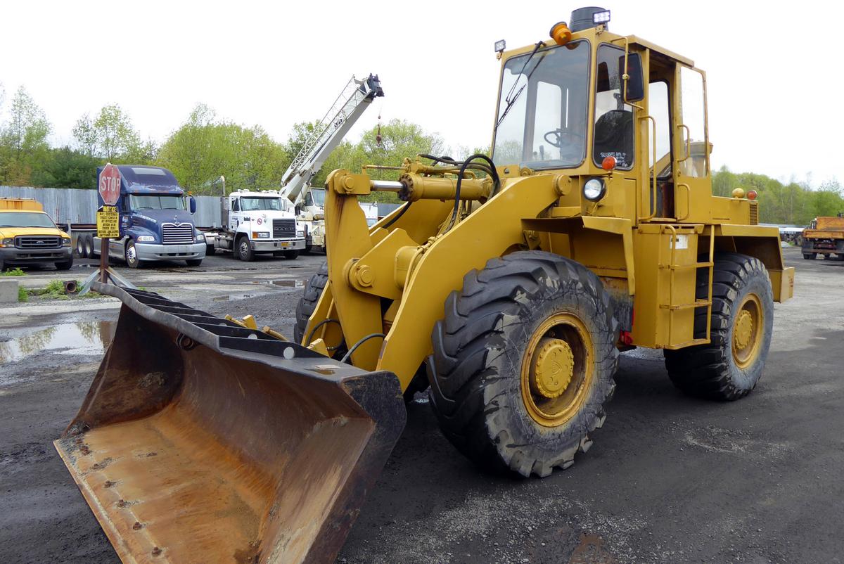 1990 Trojan 1900Z Tire Loader