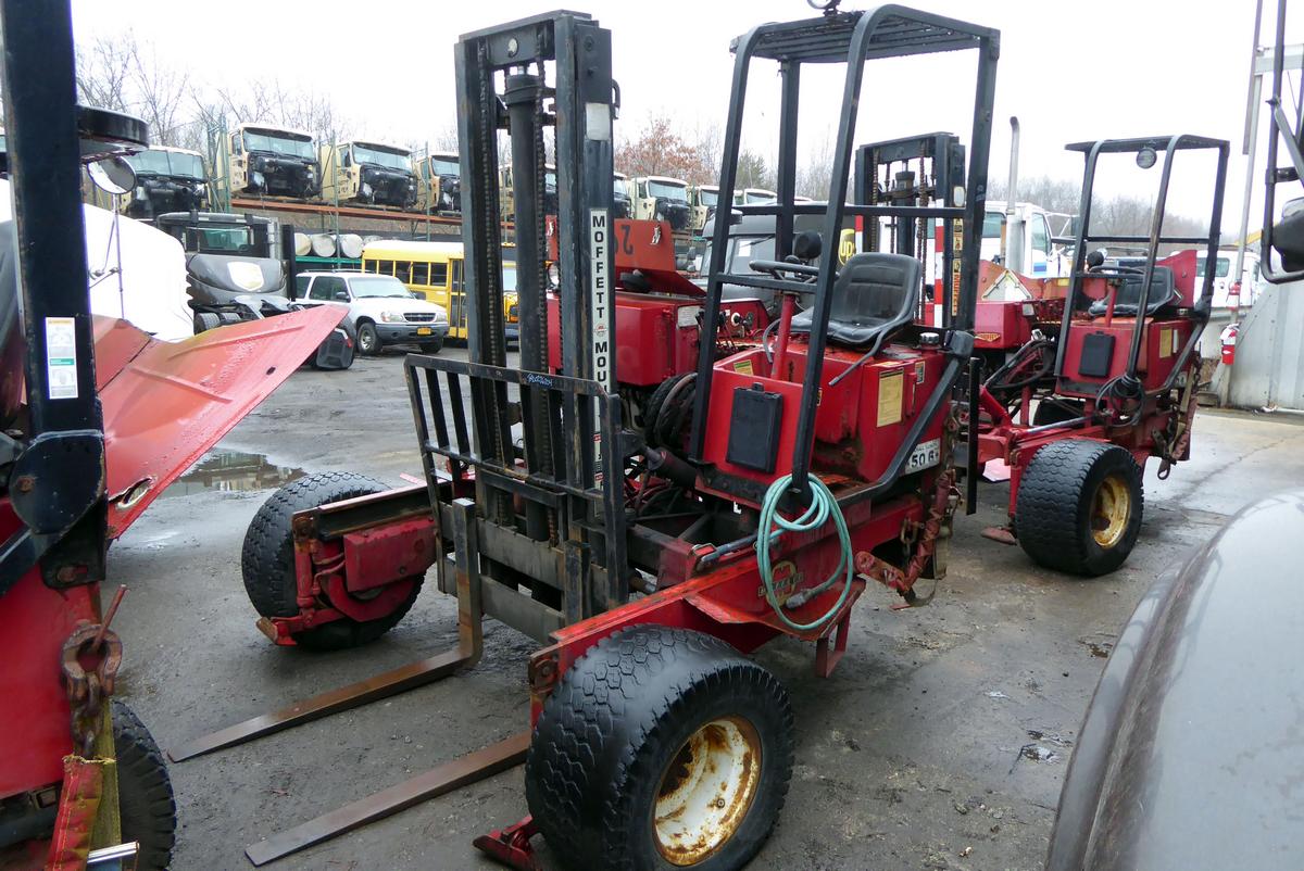 Moffett M5000 Diesel Flatbed Mounted Forklift