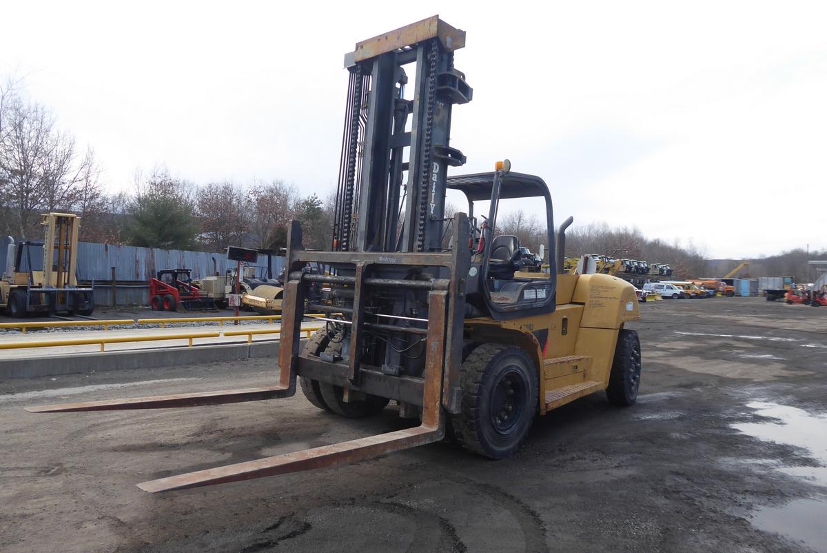 Caterpillar P36000 Diesel Pneumatic Forklift