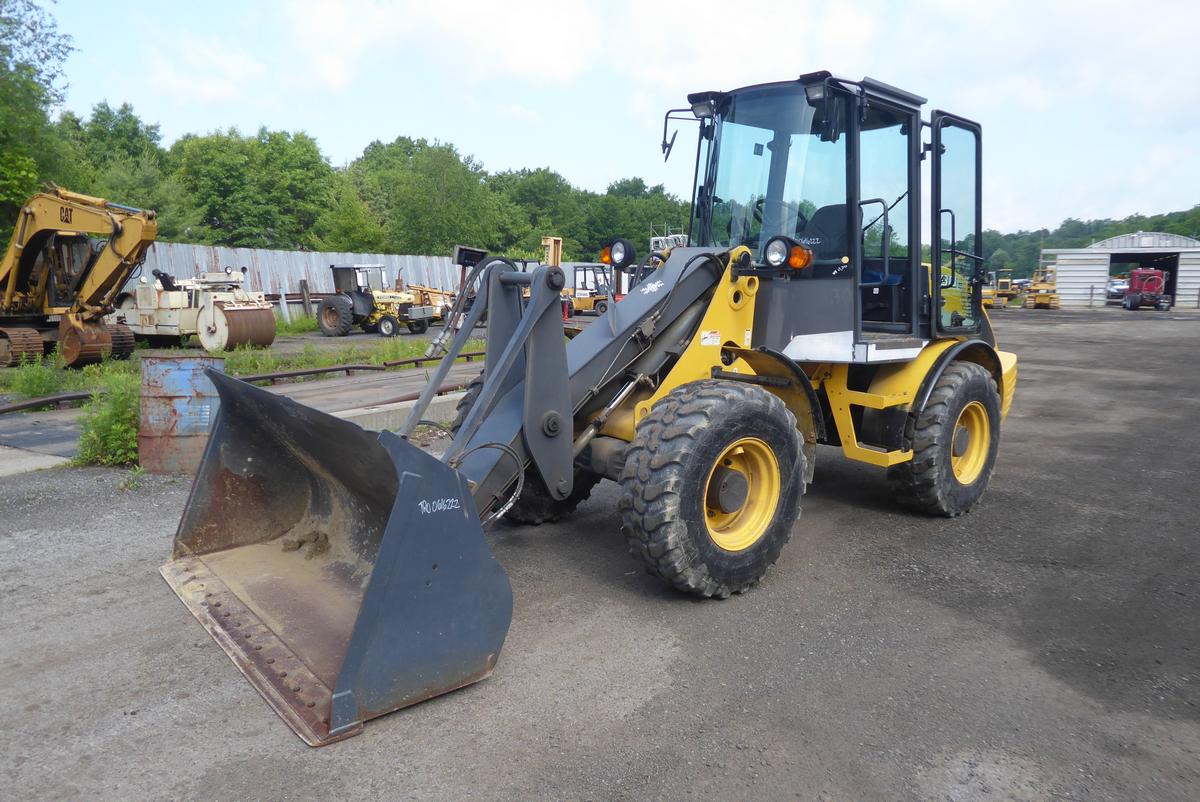 2015 New Holland W80B TC Tire Loader