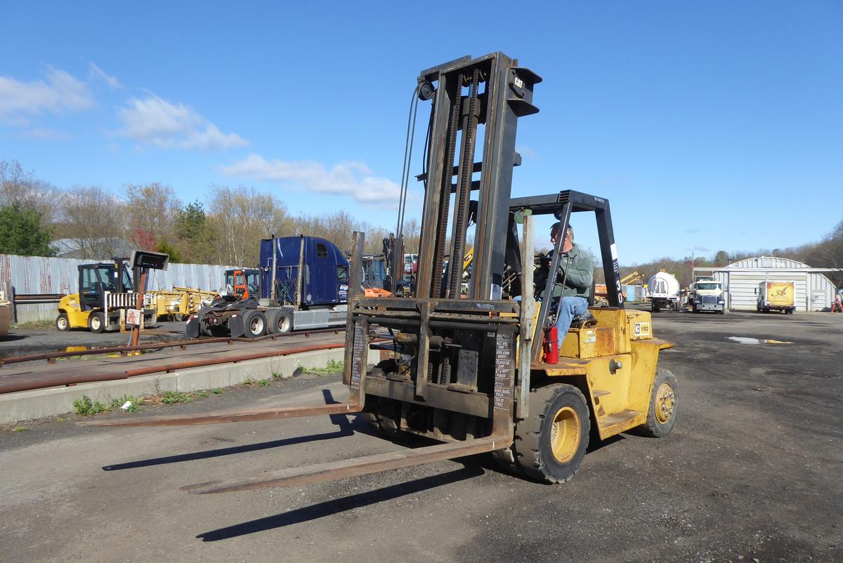 Caterpillar V150 Diesel Pneumatic Forklift