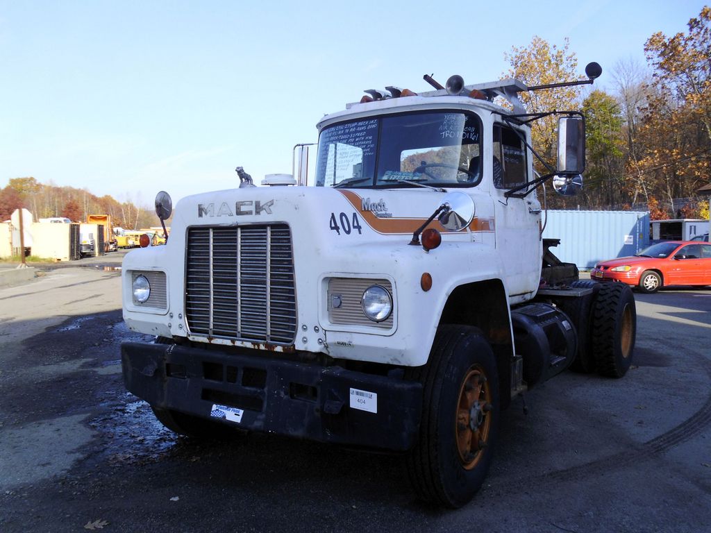 1985 mack r690t single axle yard switcher with hydraulic fifth wheel yard switcher