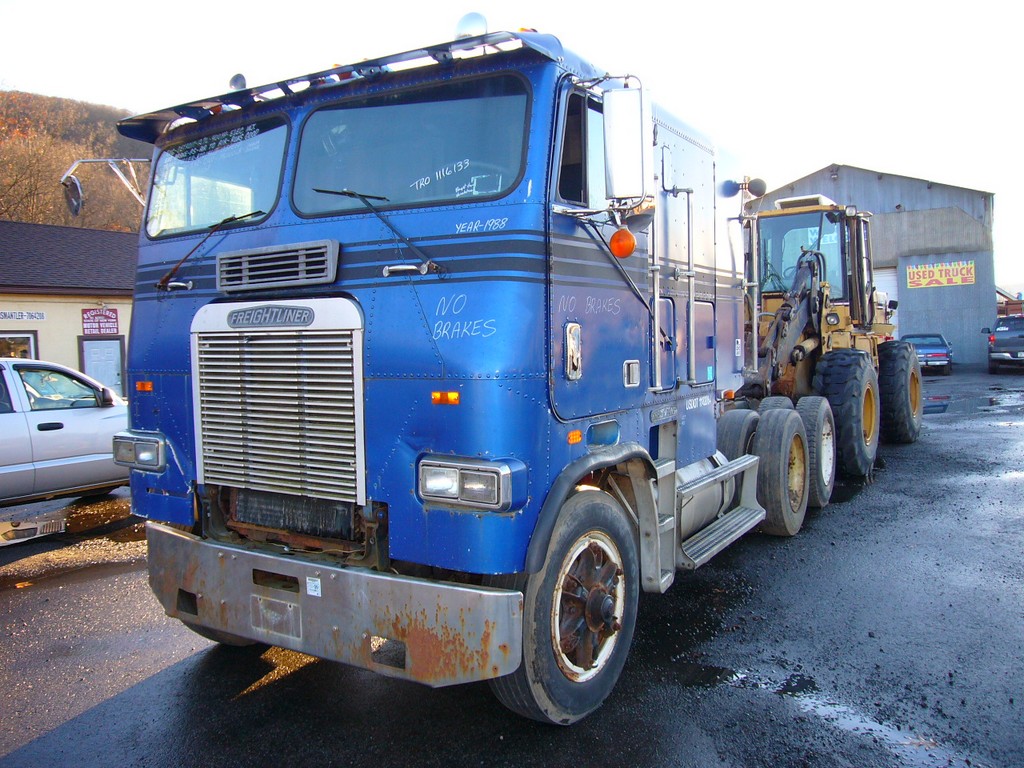 1988 Freightliner Cabover Tandem Axle Sleeper Cab Tractor